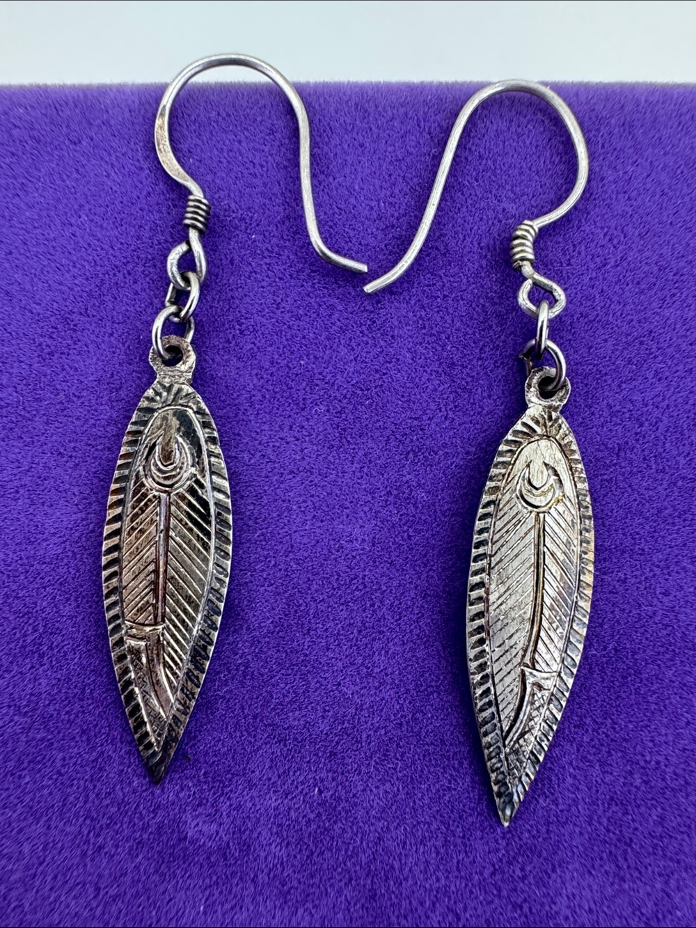 💛 Vintage Sterling Silver Native American Feather Drop Earrings | Mike Platero - Picture 2 of 7